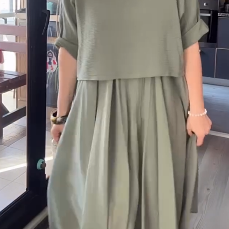 đâšBekvĂ€mt och elegant tvĂ„delat set med blus med rund hals och kjol i bomull och linne för kvinnor