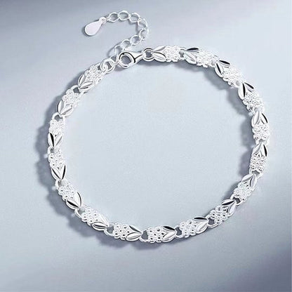 Elegant Sparkling Lucky Clover Bracelet