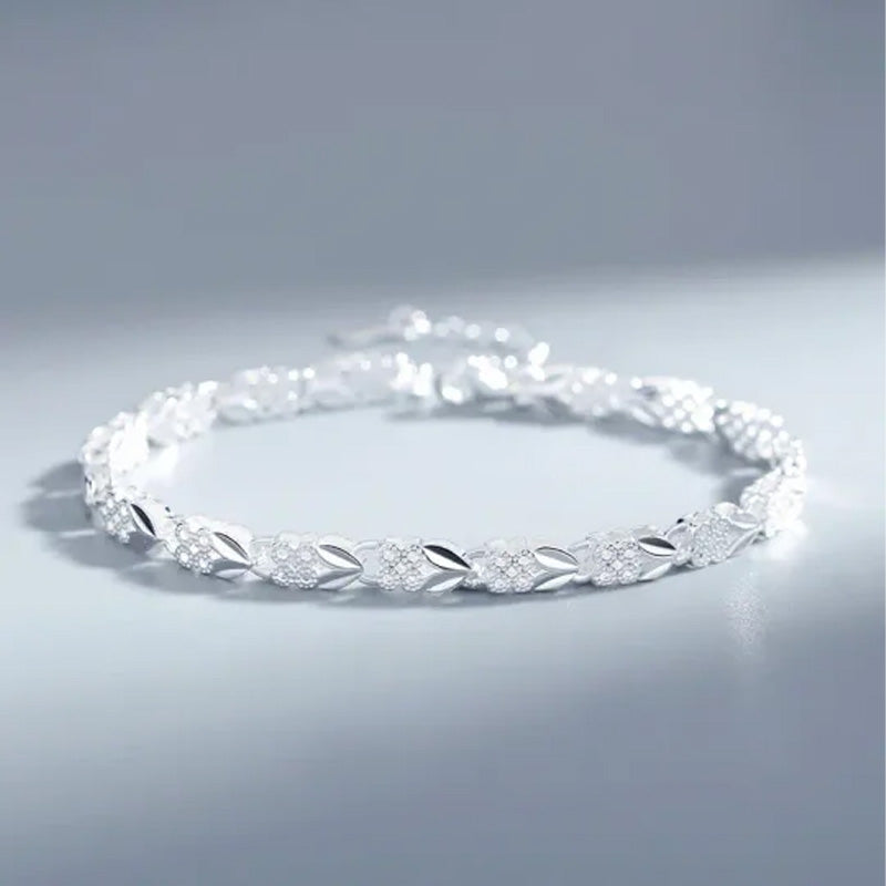 Elegant Sparkling Lucky Clover Bracelet