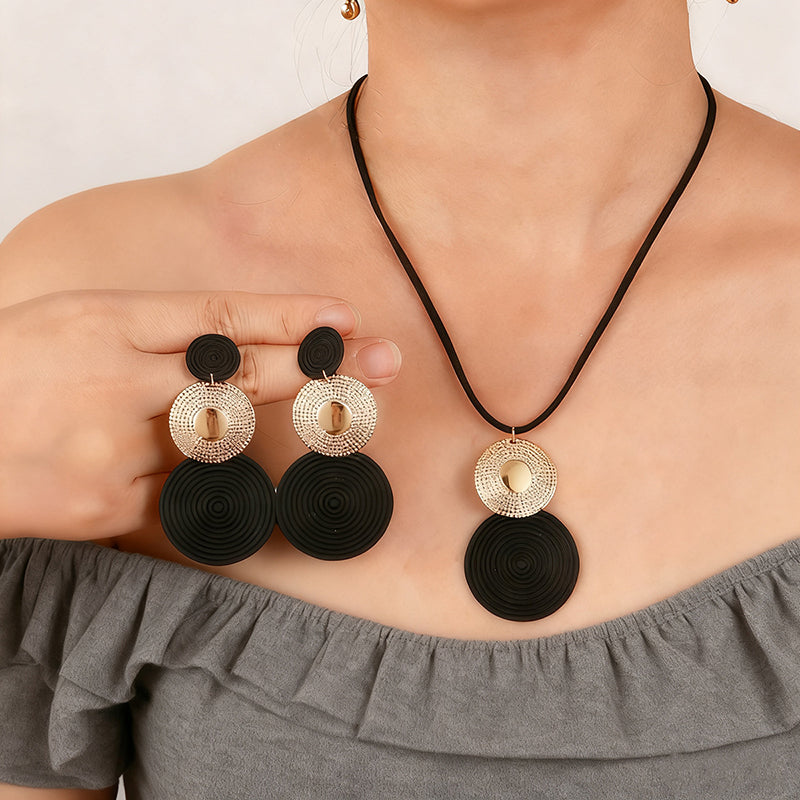 ✨💛 Conjunto de joias geométricas banhado a ouro – colar e brincos elegantes