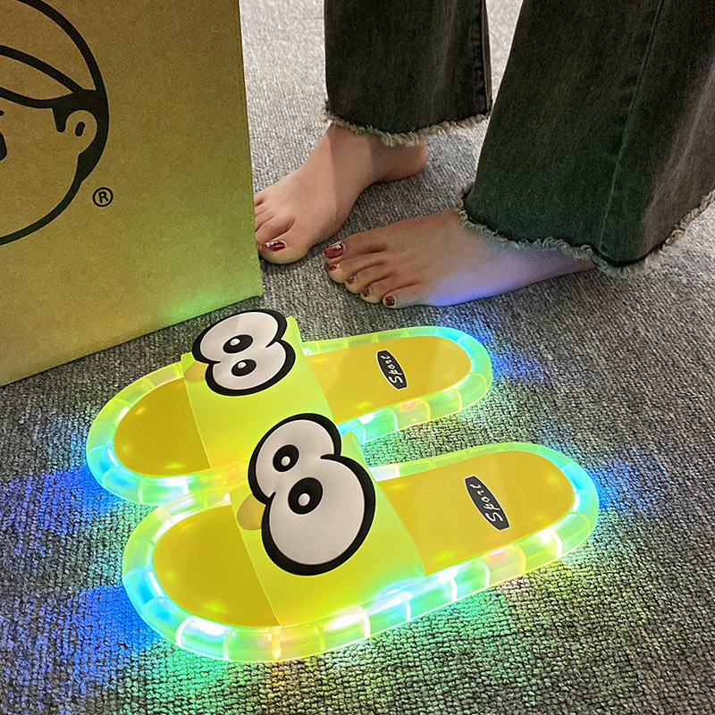 🌟 נעלי בית מצוירות עם תאורת LED 💡✨