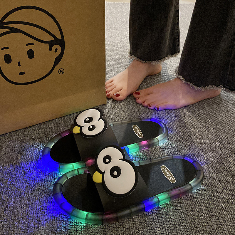 🌟 נעלי בית מצוירות עם תאורת LED 💡✨