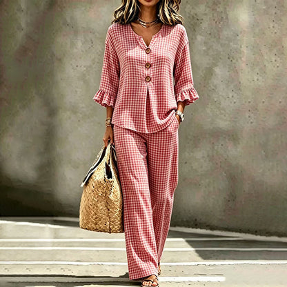Conjunto feminino com blusa de gola em V e mangas com babados xadrez e calça