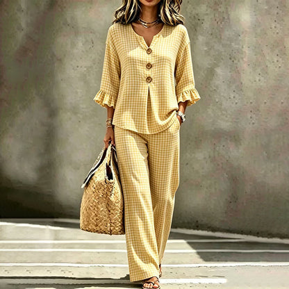 Conjunto feminino com blusa de gola em V e mangas com babados xadrez e calça